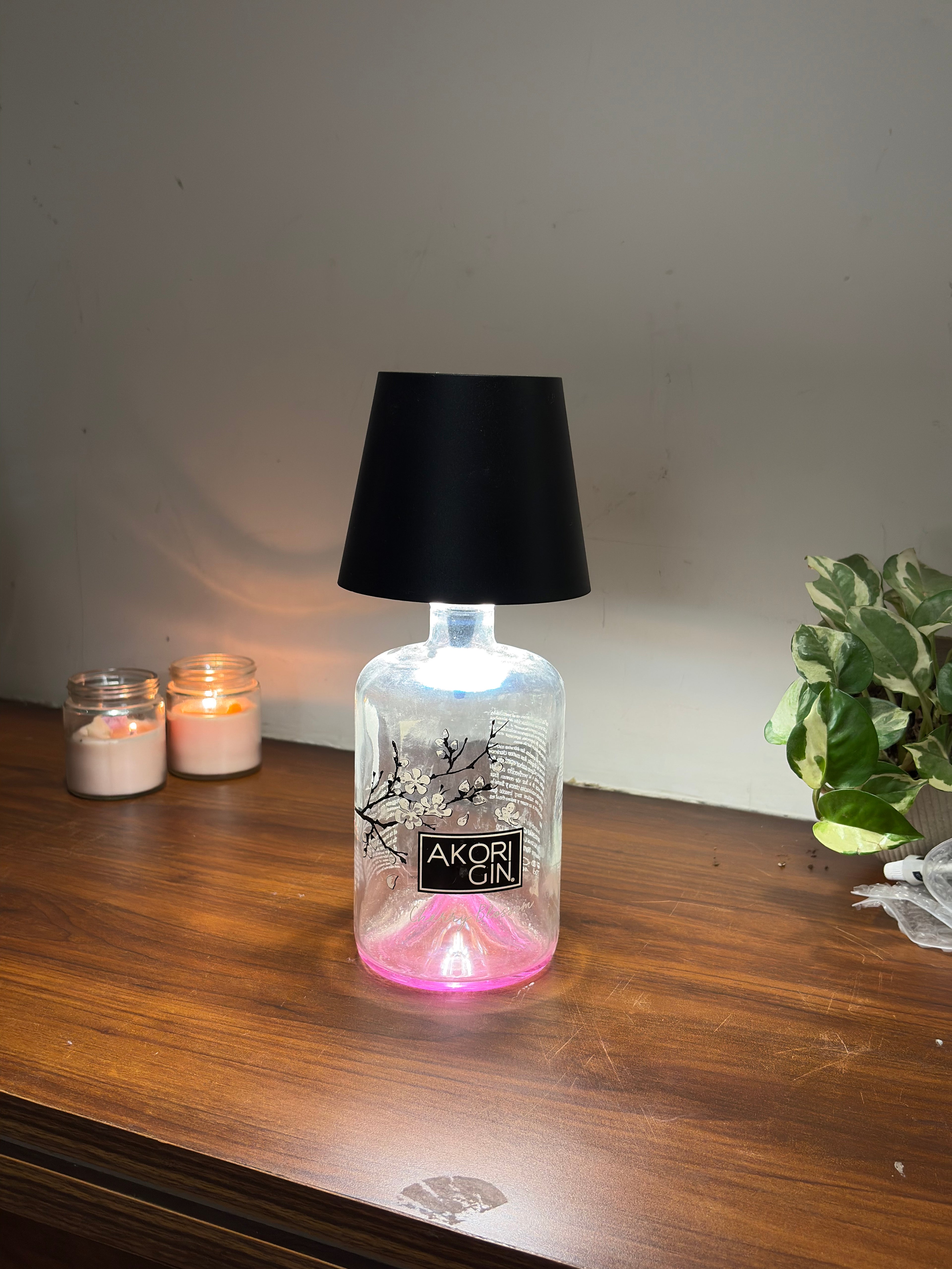 Akuri Wireless Lamp